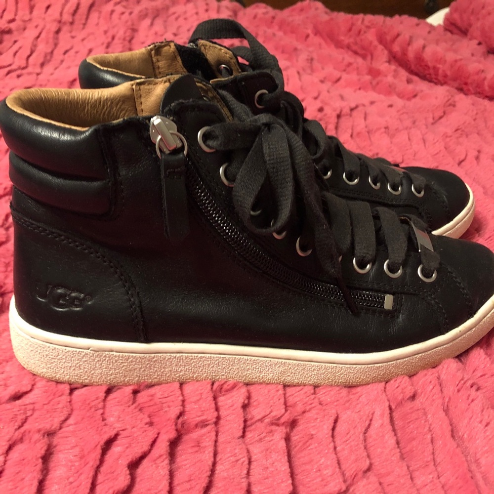 Ugg black sneaker tennis shoes